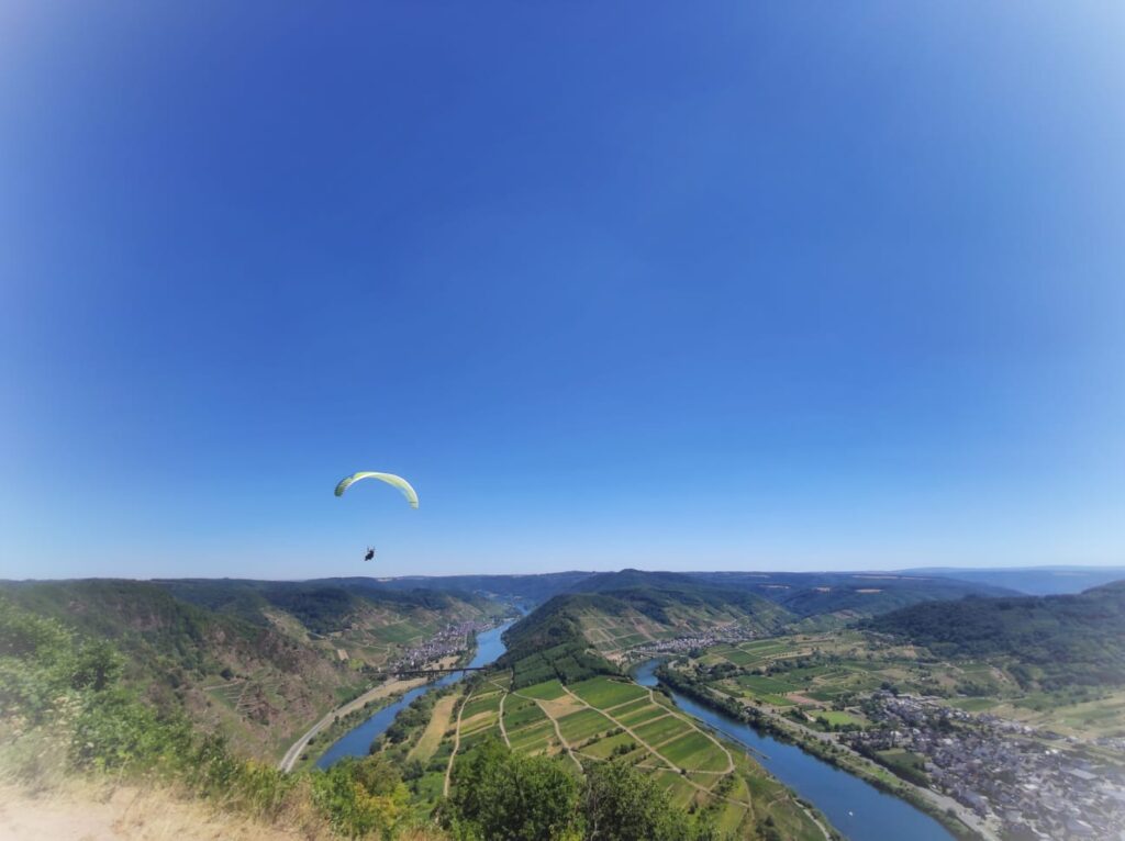 Calmont Klettersteig an der Mosel
Calmont Weinberge bei Bremm an der Mosel
Steilste Weinberge Europas am Calmont
Panoramablick vom Calmont über die Mosel