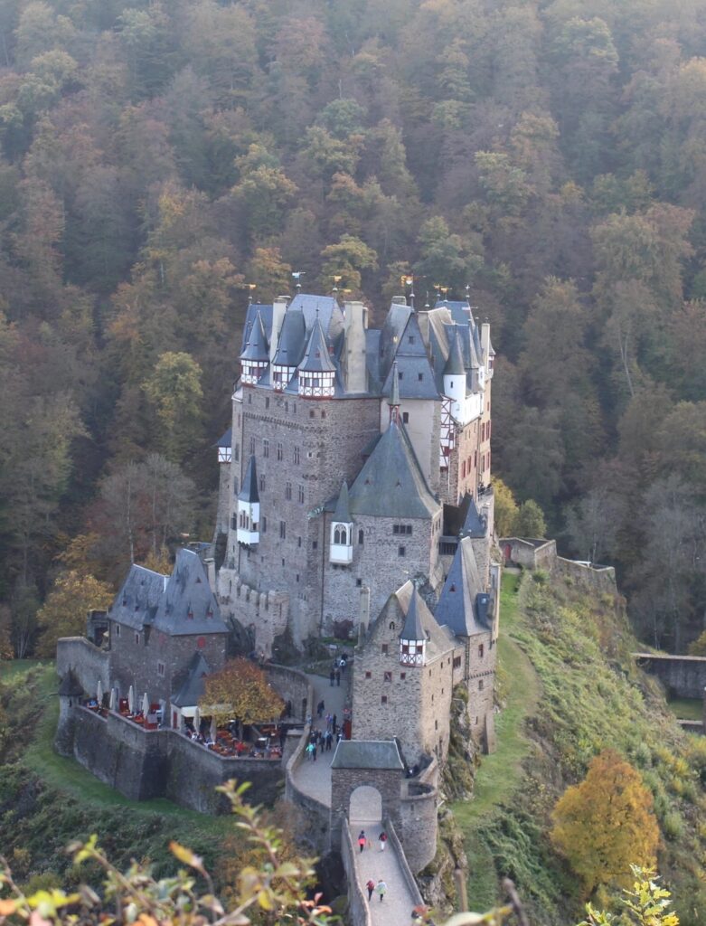 Burg Eltz in Rheinland-Pfalz, Ausflugsziel nahe Ulmen