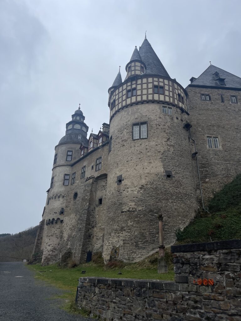 Schloss Bürresheim in der Eifel – Drehort aus Indiana Jones und der letzte Kreuzzug